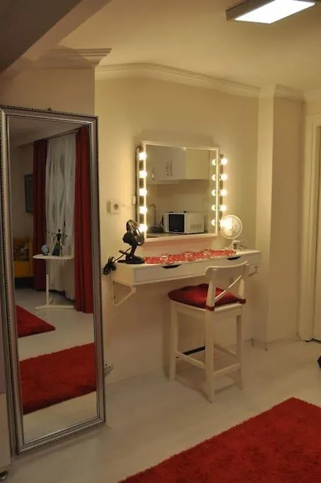 Appartement Deniz Manzarasi, Marti Sesleri Esliginde Istambul